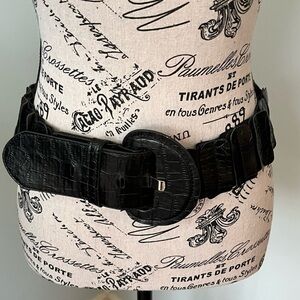 Black Croc-Embossed Belt by Le Chateaux vintage EUC